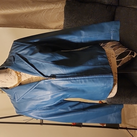 Women's clothing - Picture 7 of 7